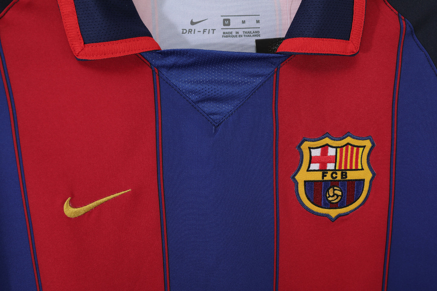 Barcelona Home Shirt 2003/04 (Ronaldinho 10)
